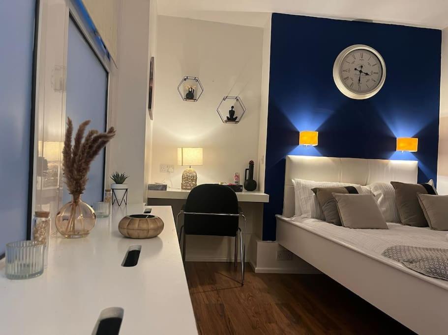 Modern Studio In Barbican Ec1 - Blue - F4 Лондон Экстерьер фото